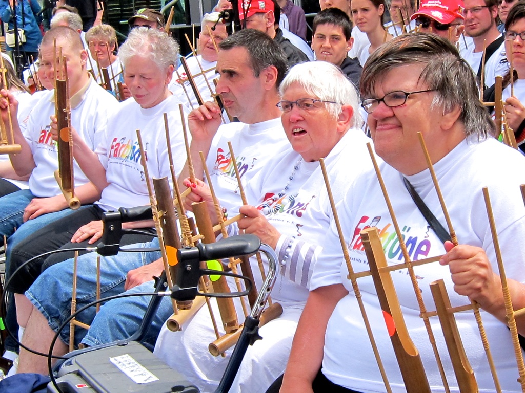 Auftritte der Angklung-Gruppe FARBTÖNE