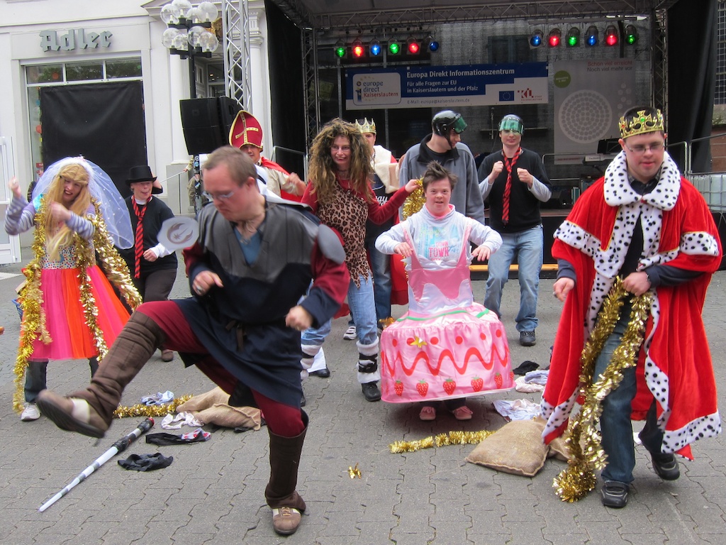 10. Mai 2014: Theater-Gruppe Labadu der Lebenshilfe Westpfalz e.V. beim Europa-Aktionstag in Kaiserslautern