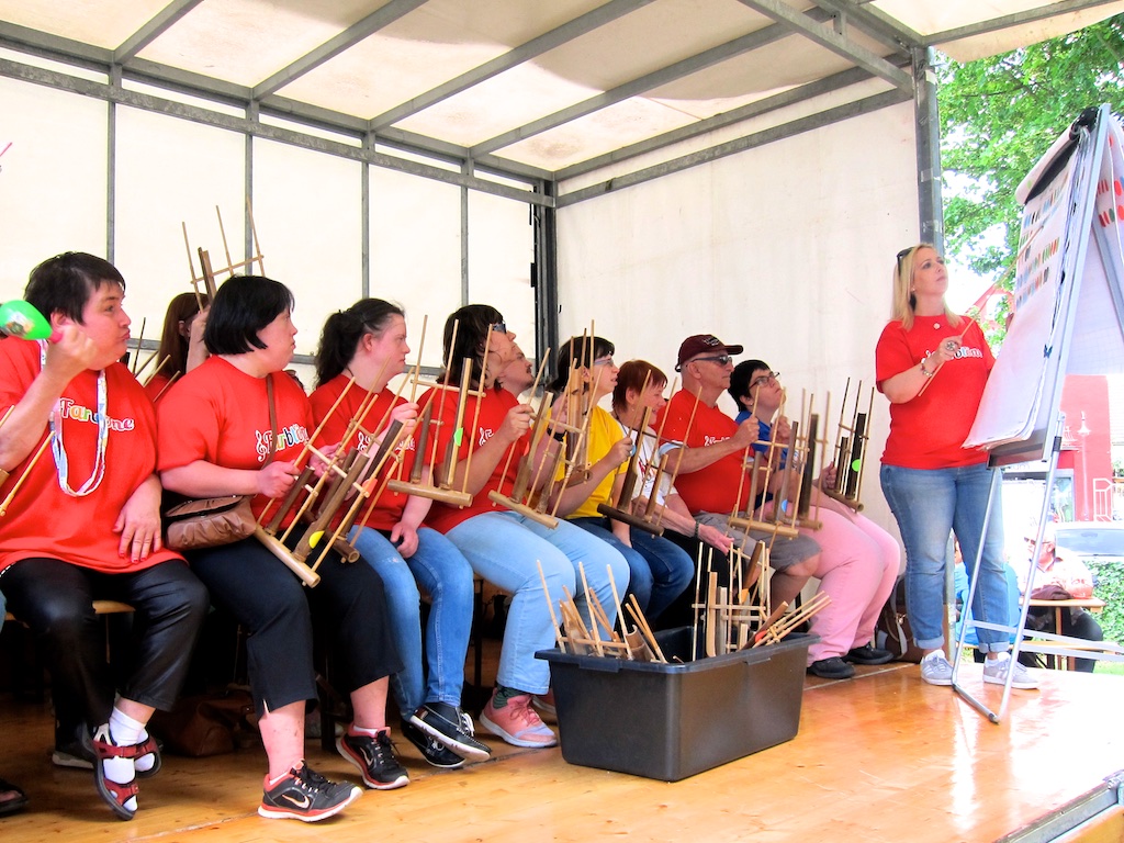 23. Juni 2018: Lebenshilfe Westpfalz - FARBTÖNE spielen beim Mieterfest der BauAG