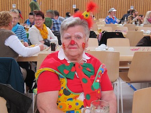 Adelheid Kempf als bunter Clown