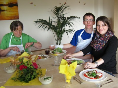 Erika Riesinger (Hauswirtschafts- und Kursleiterin), Tobias Dahl und Bianca Kobel (Leiterin der Wohnstätte)