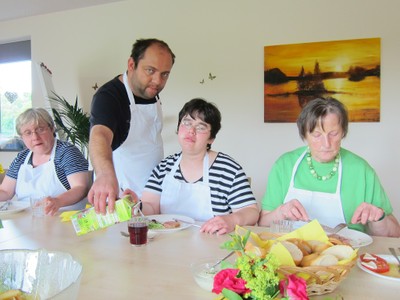 Claudia Rösler, Uwe Rau als Mundschenk, Beatrix Schuhmacher, Erika Riesinger