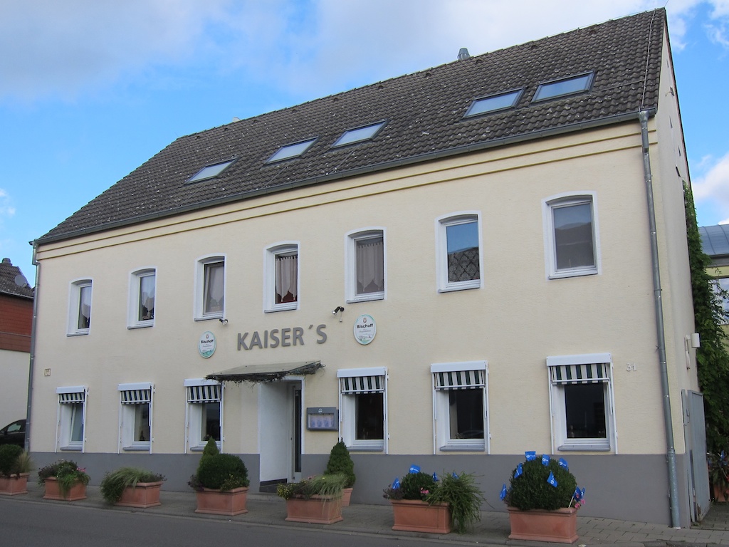 in Kaiser's Saal in Mackenbach