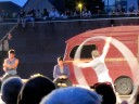 bietet Humor, Show und Artistik