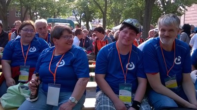 Bowling-Spieler im Domgarten