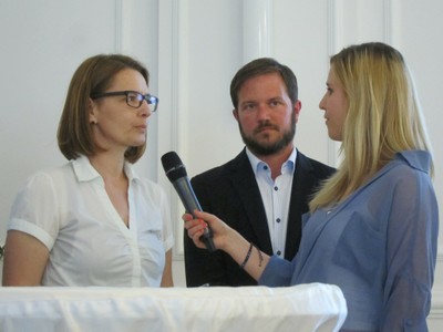 Kerstin Kührt (l.)