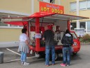 und am Hot Dogs Stand