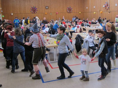 Polonäse durch den Saal