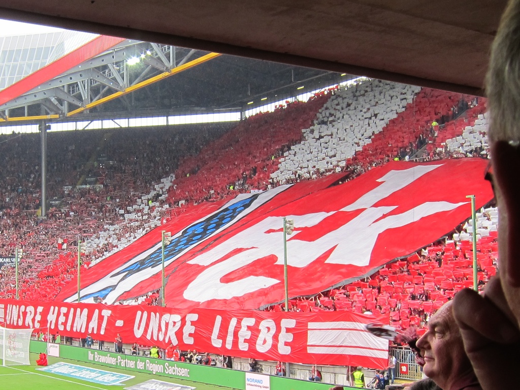 Das Banner wird ausgerollt