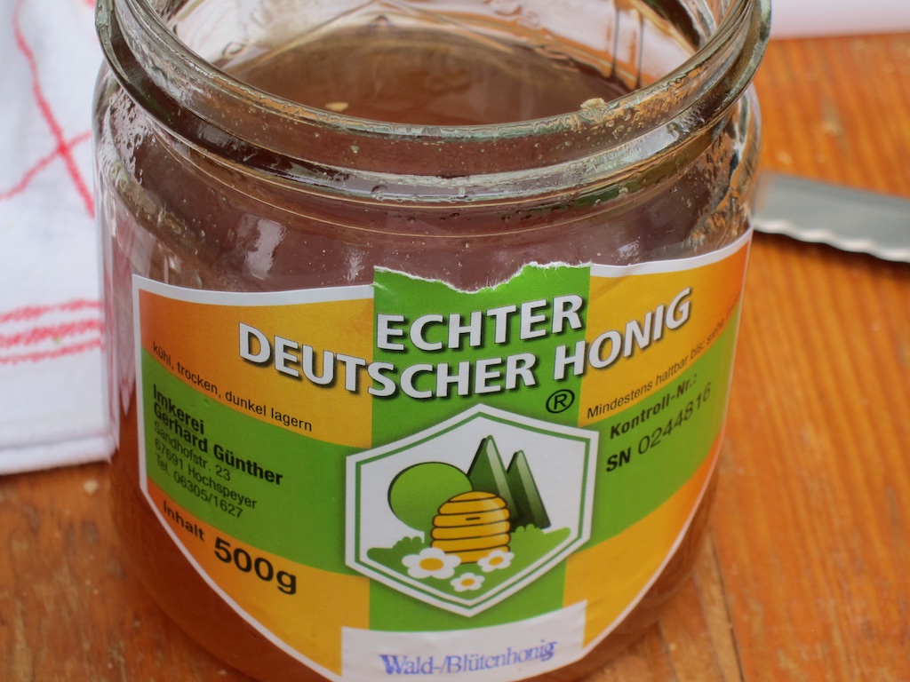 oder Blütenhonig bestrichen - lecker!