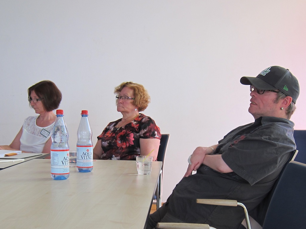 Bewohner von Zoar und Mitarbeiter vom Pfalzklinikum