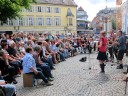 Stimmung auf dem Martinsplatz mit The Beez