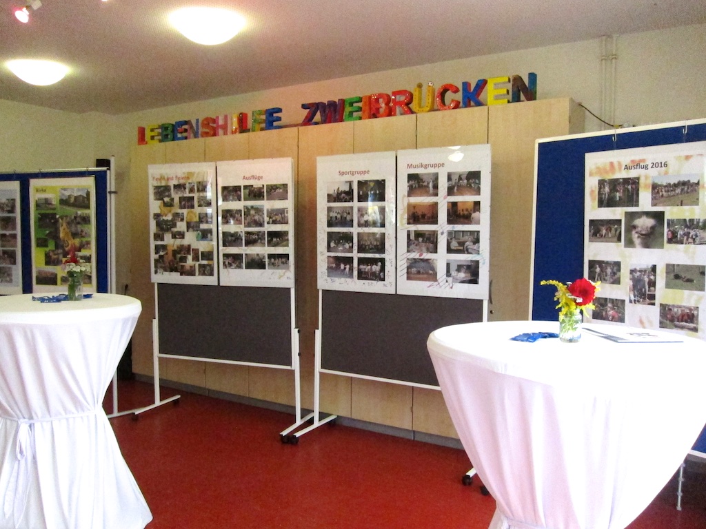 Ausstellung mit Bildtafeln