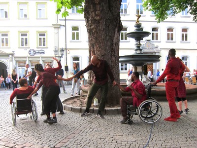 verbunden mit den Händen