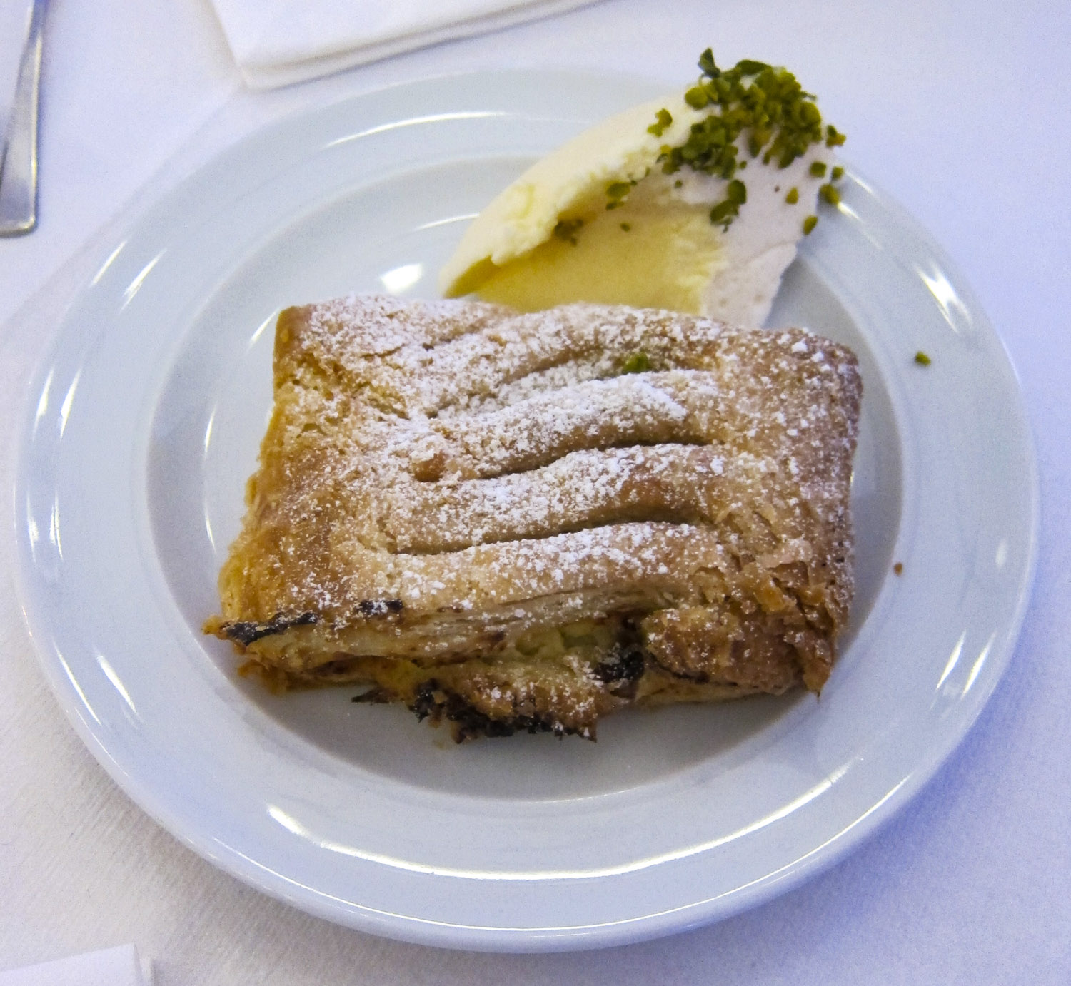 Nachtisch mit Topfenstrudel,
