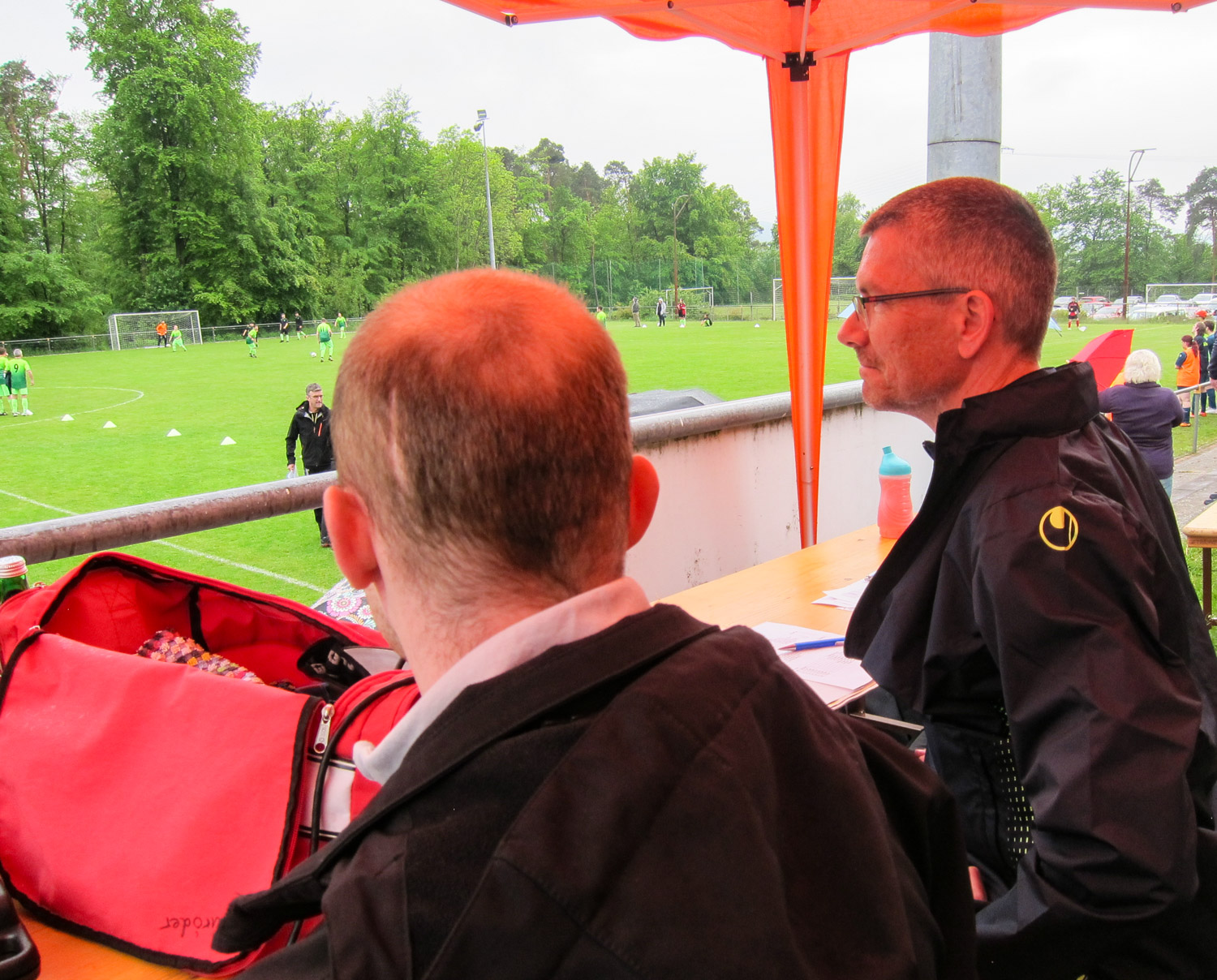 Turnierleitung mit Christian Schröder (r.)