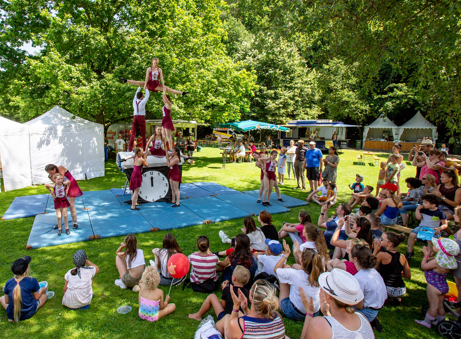 Kinderfest mit Akrobatik,