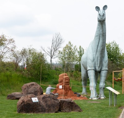 bei den Dinos im Park